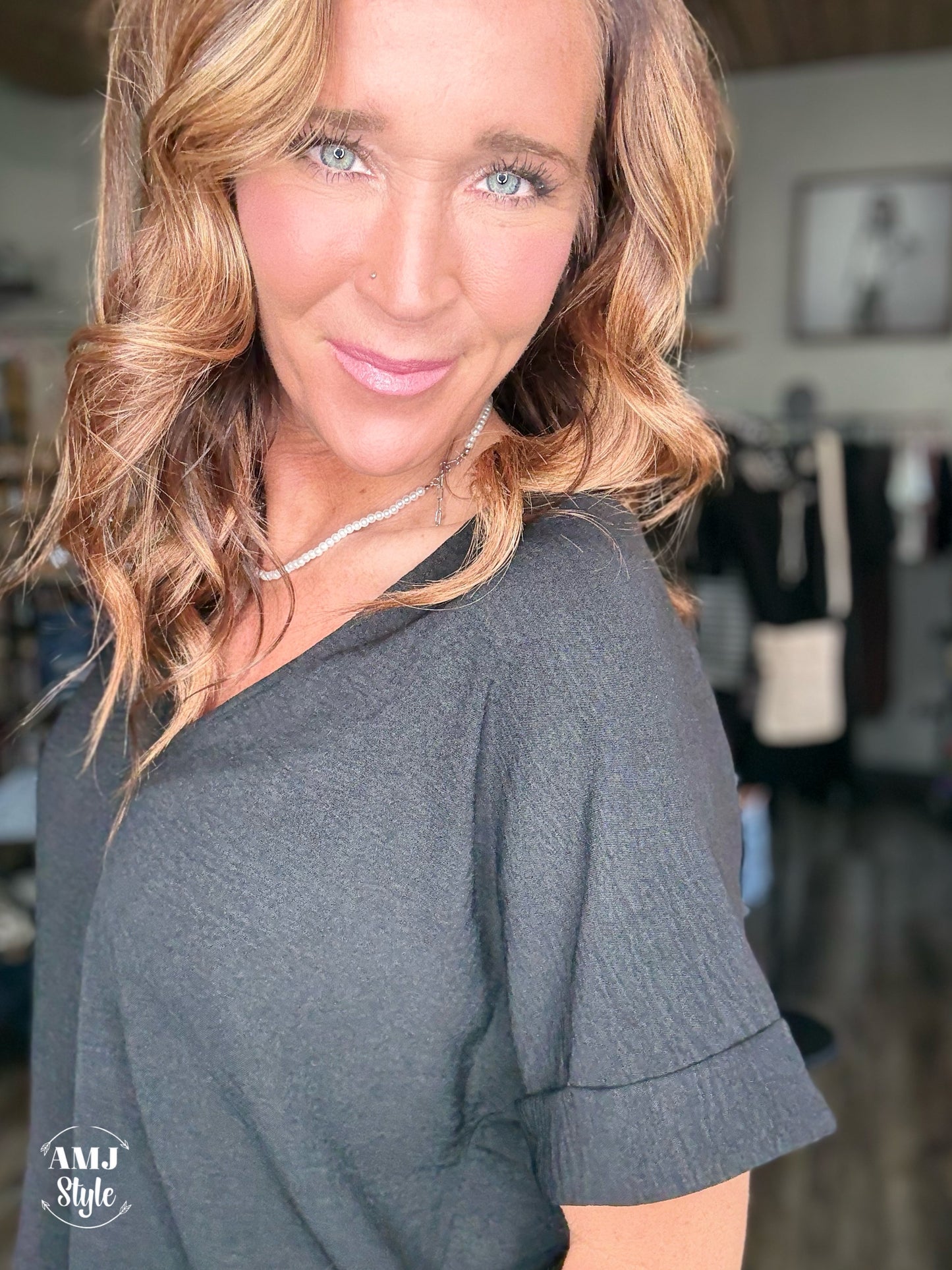 Vibrant V Crinkle Top - Black
