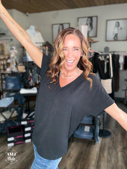 Vibrant V Crinkle Top - Black